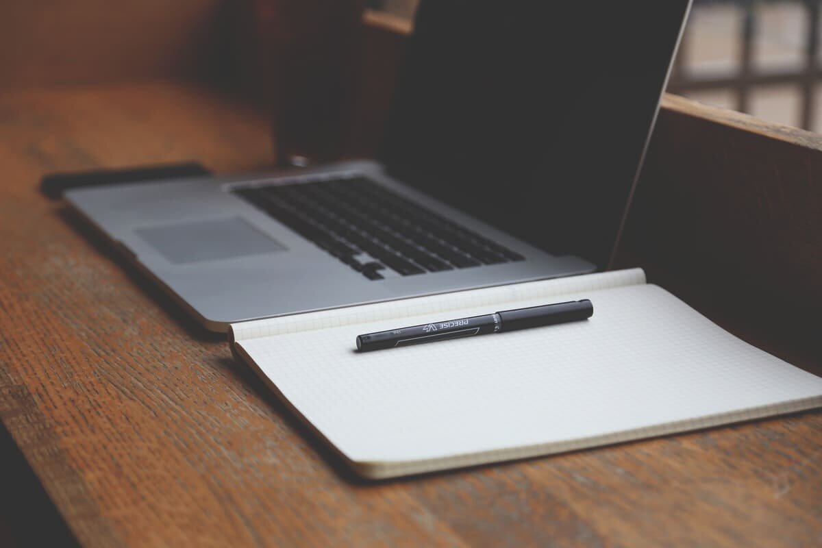 Creation-site-internet-Lille-Roubaix-et-referencement-naturel-ordinateur-macbook4
